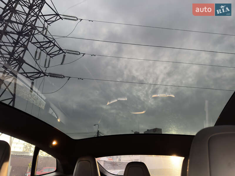 Ліфтбек Tesla Model S 2017 в Києві