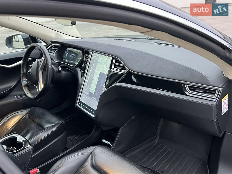 Ліфтбек Tesla Model S 2015 в Луцьку фото 33 Ліфтбек Tesla Model S 2015 в Луцьку