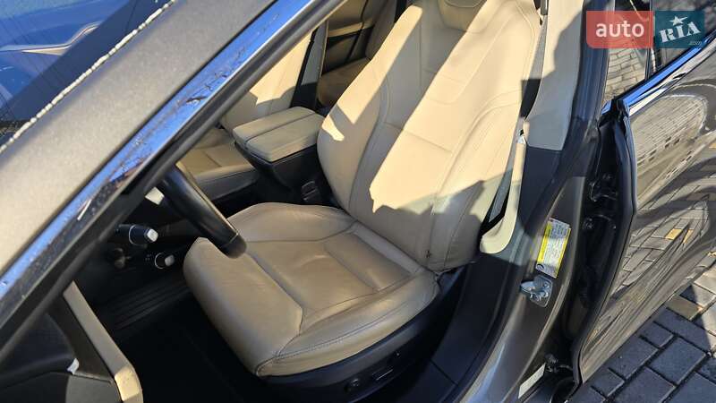 Ліфтбек Tesla Model S 2016 в Черкасах фото 19 Ліфтбек Tesla Model S 2016 в Черкасах