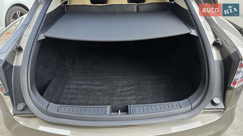 Ліфтбек Tesla Model S 2016 в Черкасах фото 9 Ліфтбек Tesla Model S 2016 в Черкасах