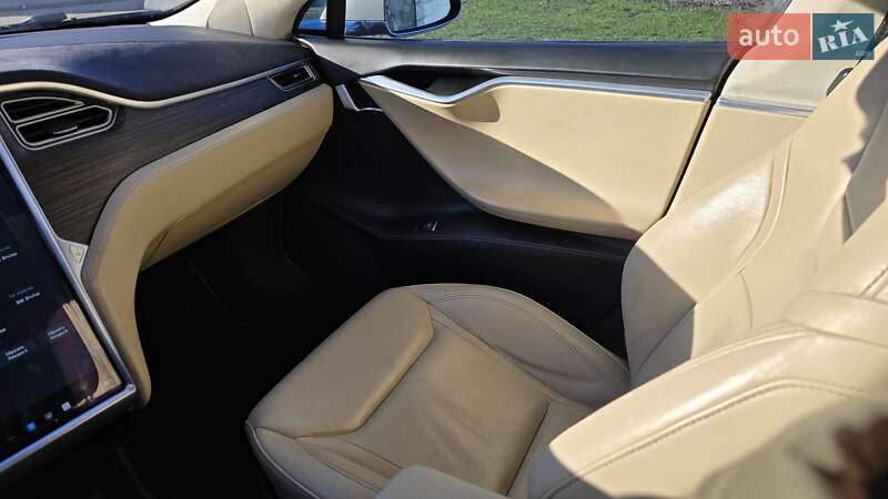 Ліфтбек Tesla Model S 2016 в Черкасах фото 27 Ліфтбек Tesla Model S 2016 в Черкасах