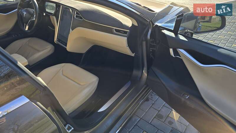 Ліфтбек Tesla Model S 2016 в Черкасах фото 32 Ліфтбек Tesla Model S 2016 в Черкасах