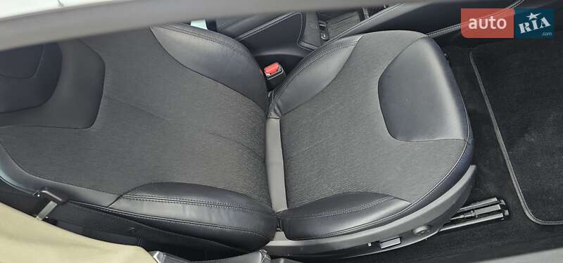 Лифтбек Tesla Model S 2014 в Тернополе