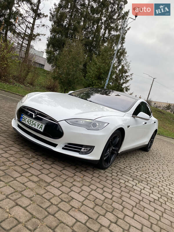 Ліфтбек Tesla Model S 2014 в Рівному фото 2 Ліфтбек Tesla Model S 2014 в Рівному