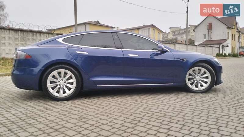 Лифтбек Tesla Model S 2018 в Львове