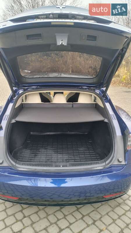 Лифтбек Tesla Model S 2018 в Львове