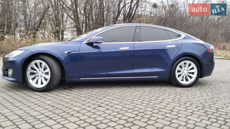 Лифтбек Tesla Model S 2018 в Львове