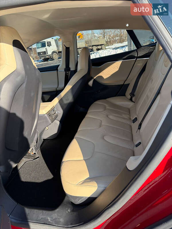 Ліфтбек Tesla Model S 2013 в Львові