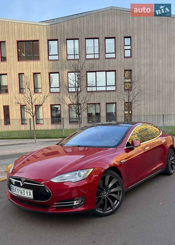 Лифтбек Tesla Model S 2016 в Киеве фото 3 Лифтбек Tesla Model S 2016 в Киеве