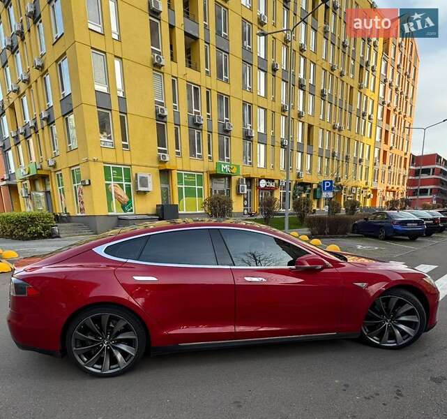 Лифтбек Tesla Model S 2016 в Киеве фото 10 Лифтбек Tesla Model S 2016 в Киеве