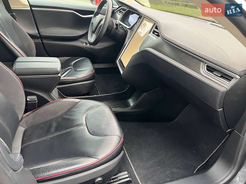 Лифтбек Tesla Model S 2013 в Саврани