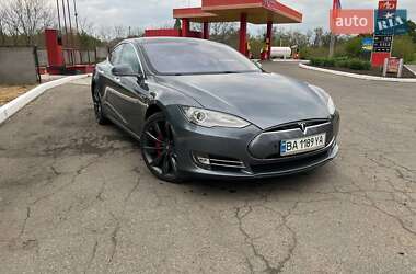 Лифтбек Tesla Model S 2013 в Саврани