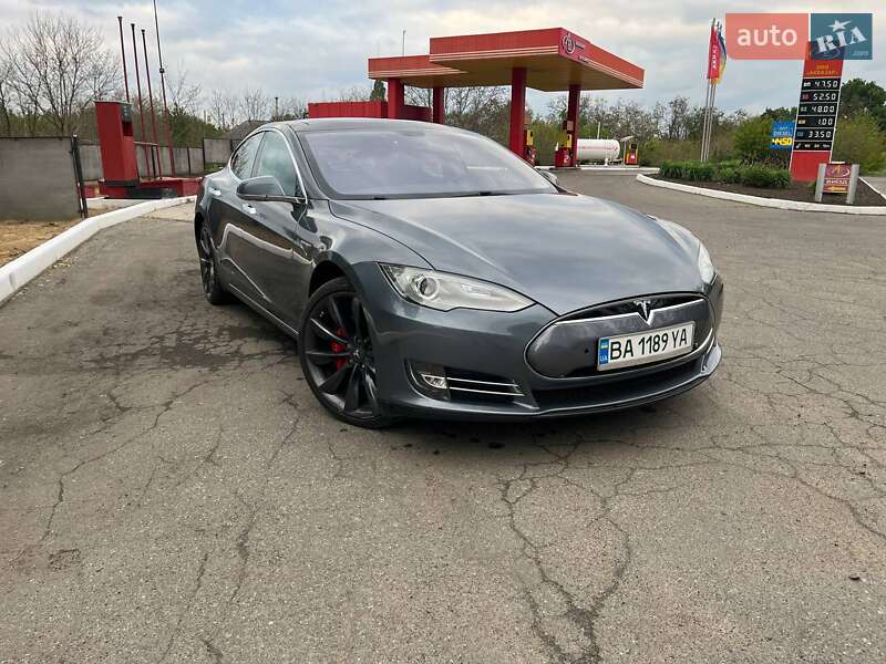 Лифтбек Tesla Model S 2013 в Саврани