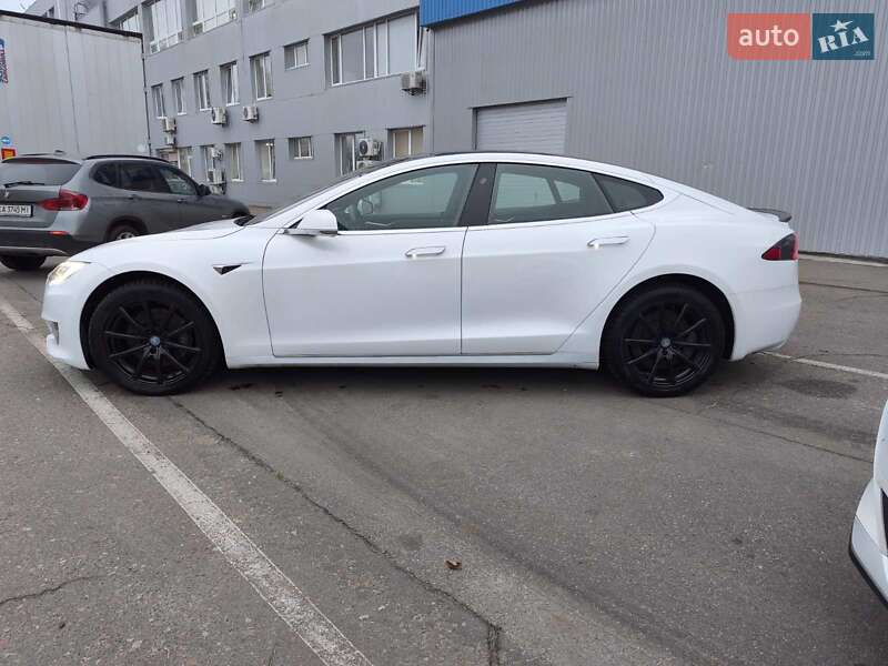Лифтбек Tesla Model S 2018 в Киеве фото 5 Лифтбек Tesla Model S 2018 в Киеве