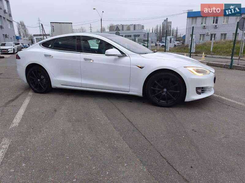 Лифтбек Tesla Model S 2018 в Киеве фото 12 Лифтбек Tesla Model S 2018 в Киеве