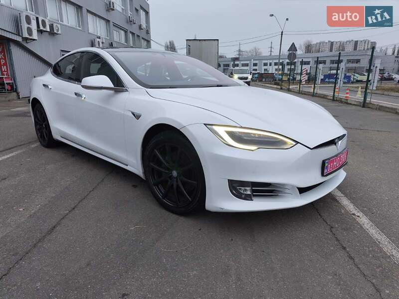 Лифтбек Tesla Model S 2018 в Киеве фото 17 Лифтбек Tesla Model S 2018 в Киеве