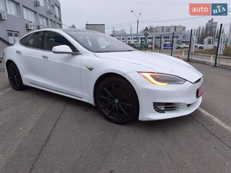 Лифтбек Tesla Model S 2018 в Киеве фото 26 Лифтбек Tesla Model S 2018 в Киеве