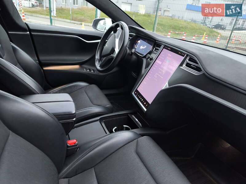 Лифтбек Tesla Model S 2018 в Киеве фото 31 Лифтбек Tesla Model S 2018 в Киеве