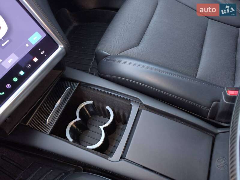 Лифтбек Tesla Model S 2018 в Киеве фото 62 Лифтбек Tesla Model S 2018 в Киеве