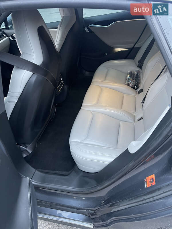 Лифтбек Tesla Model S 2015 в Харькове фото 10 Лифтбек Tesla Model S 2015 в Харькове