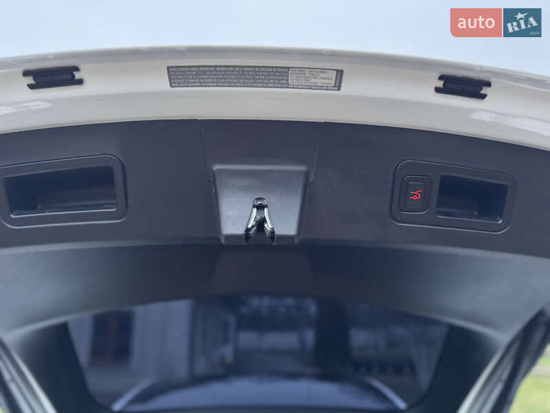 Ліфтбек Tesla Model S 2020 в Харкові