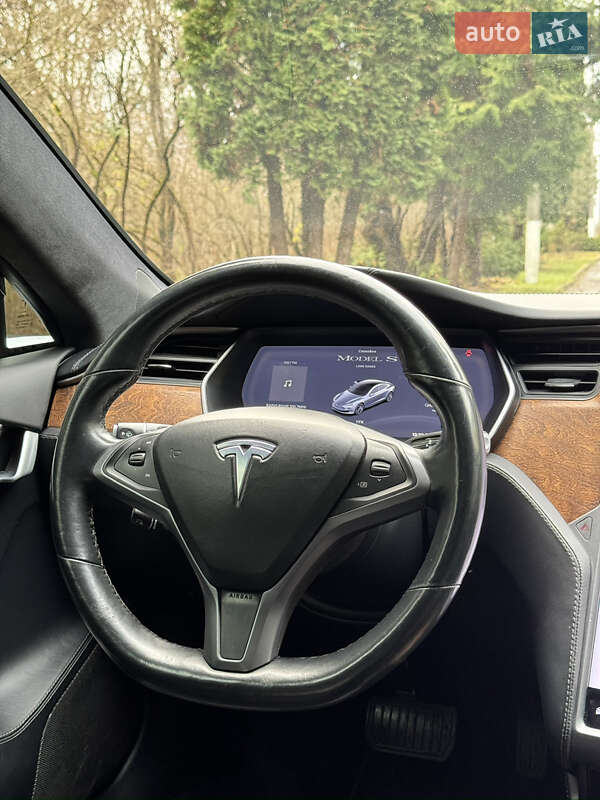 Лифтбек Tesla Model S 2019 в Ровно