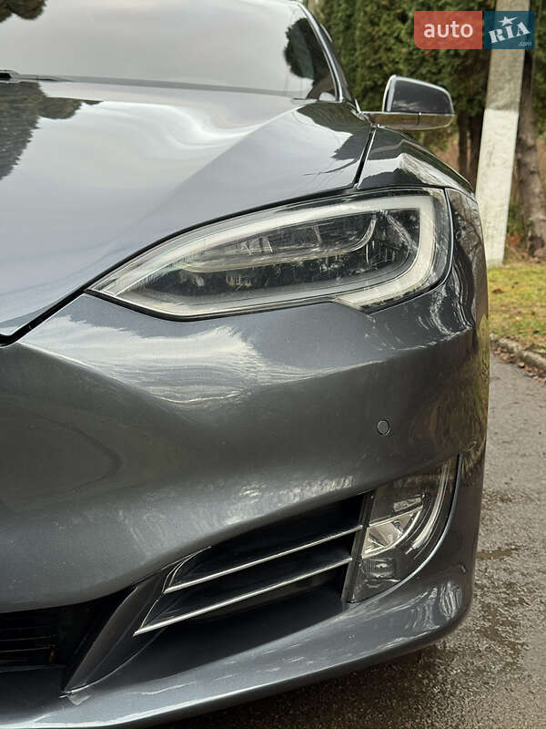 Лифтбек Tesla Model S 2019 в Ровно