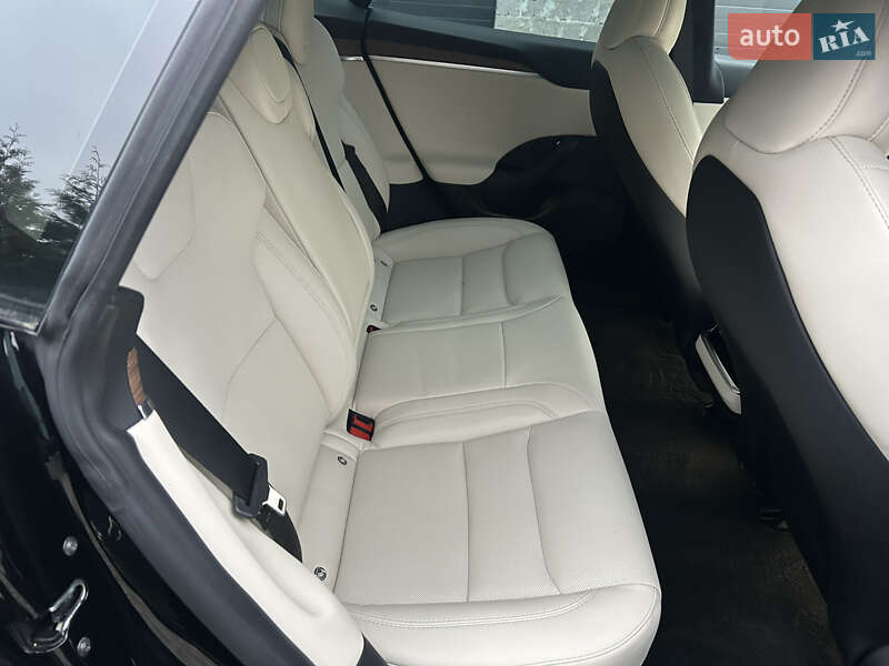 Лифтбек Tesla Model S 2021 в Львове