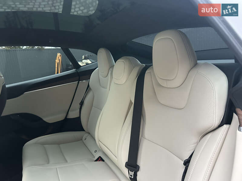 Лифтбек Tesla Model S 2021 в Львове