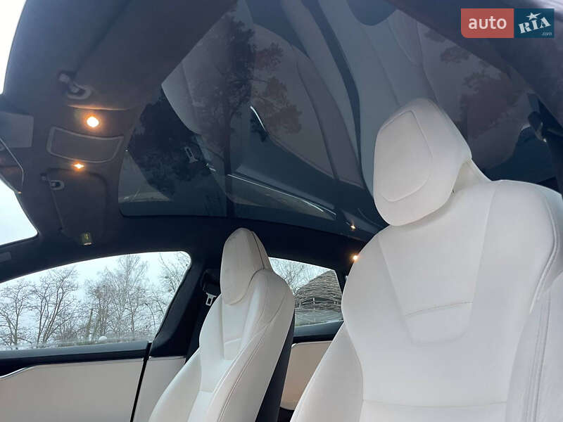 Ліфтбек Tesla Model S 2017 в Києві