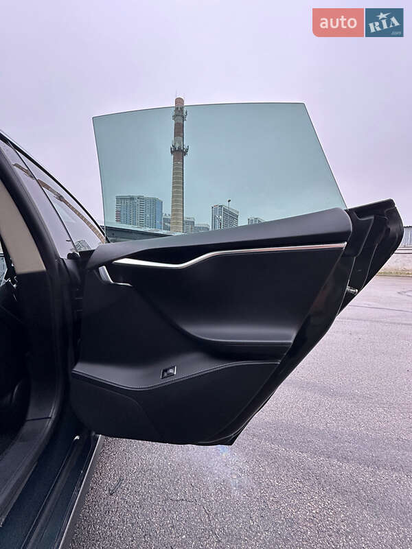 Лифтбек Tesla Model S 2014 в Киеве