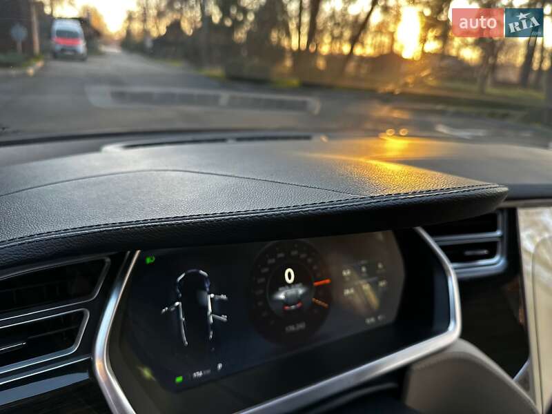 Лифтбек Tesla Model S 2014 в Киеве