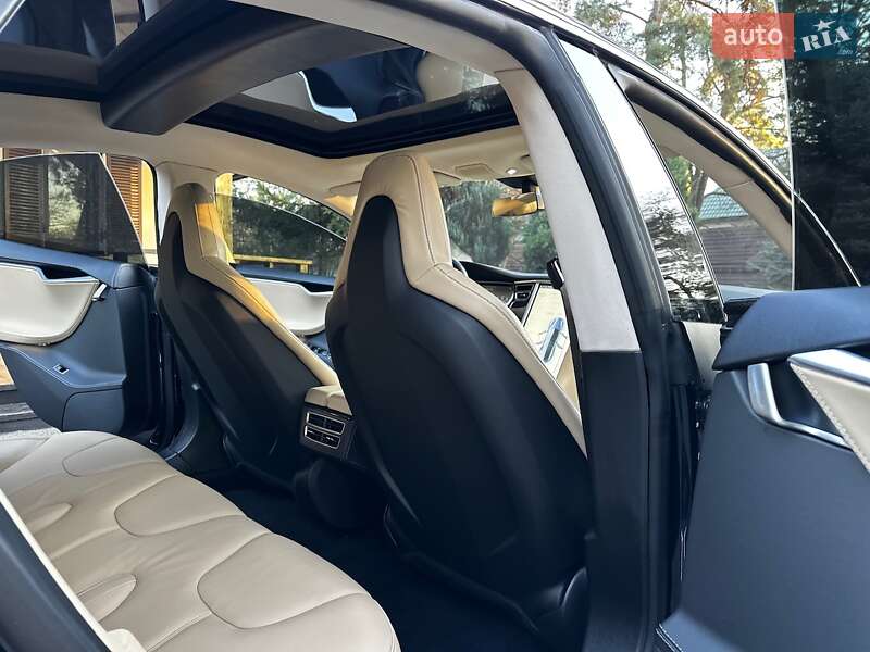 Лифтбек Tesla Model S 2014 в Киеве
