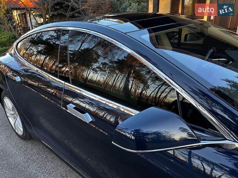 Лифтбек Tesla Model S 2014 в Киеве