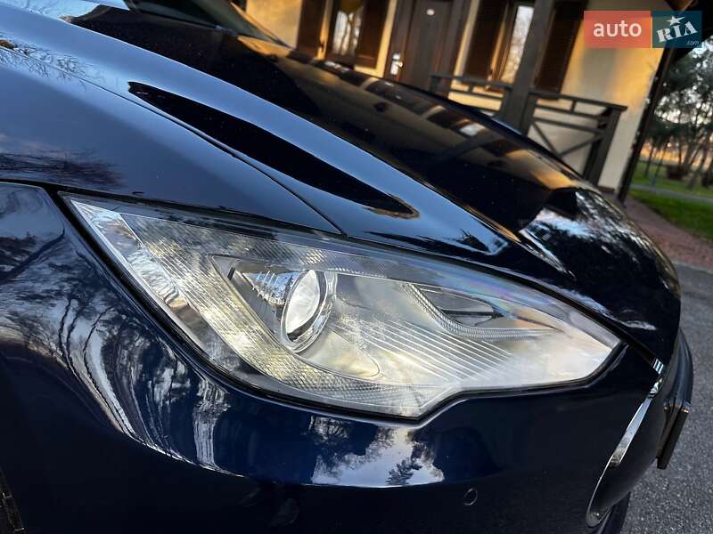 Лифтбек Tesla Model S 2014 в Киеве