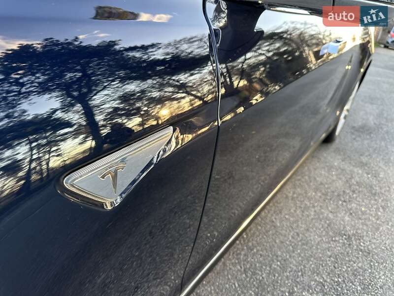 Лифтбек Tesla Model S 2014 в Киеве