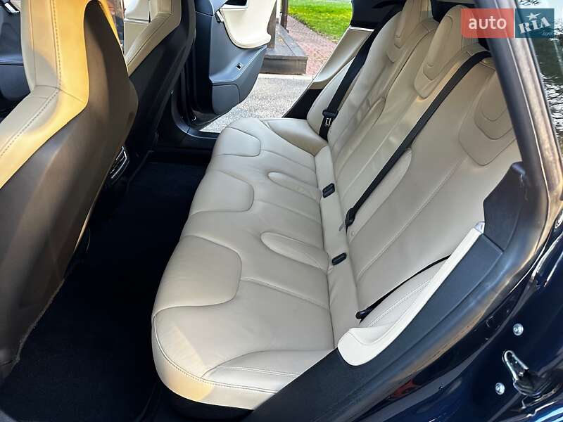 Лифтбек Tesla Model S 2014 в Киеве