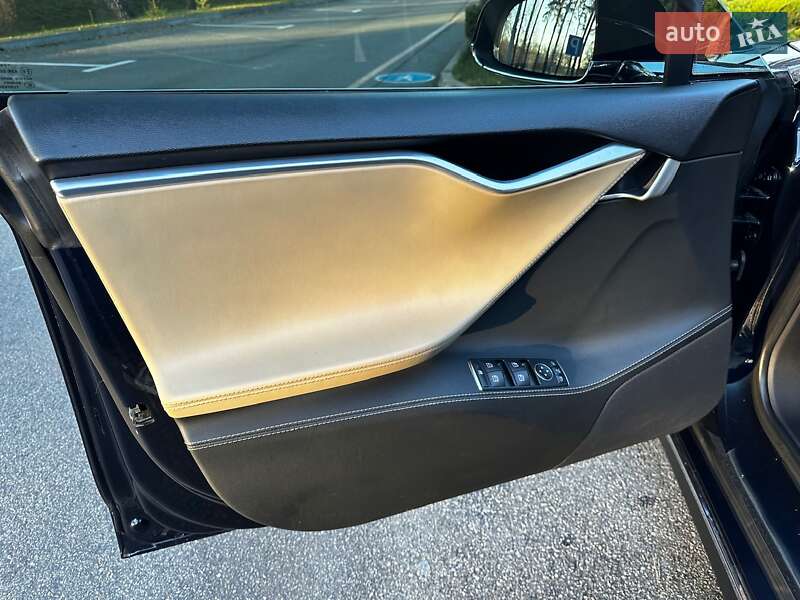 Лифтбек Tesla Model S 2014 в Киеве