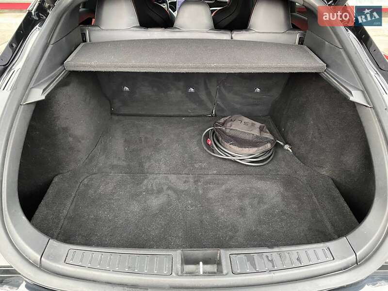 Лифтбек Tesla Model S 2018 в Киеве фото 26 Лифтбек Tesla Model S 2018 в Киеве