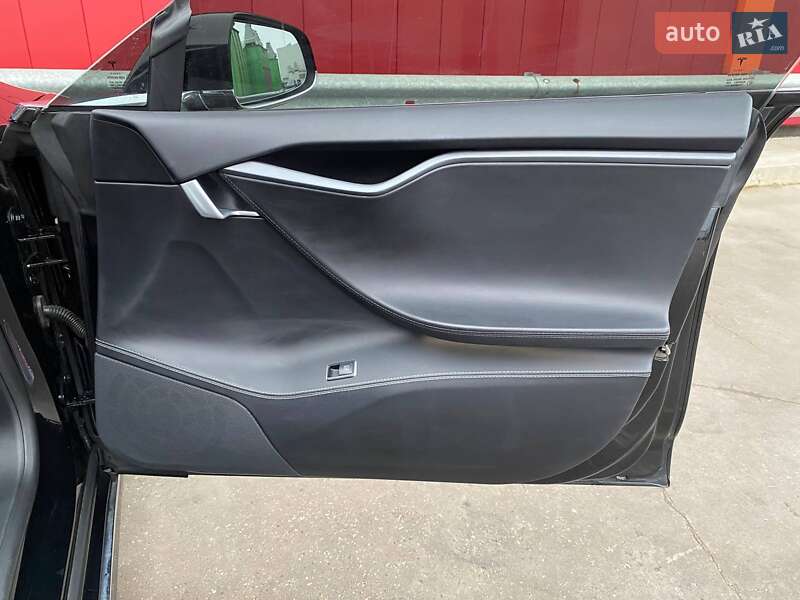 Лифтбек Tesla Model S 2018 в Киеве фото 22 Лифтбек Tesla Model S 2018 в Киеве