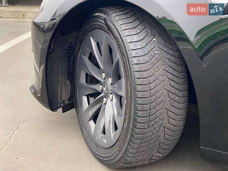 Лифтбек Tesla Model S 2018 в Киеве фото 35 Лифтбек Tesla Model S 2018 в Киеве