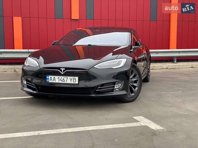 Лифтбек Tesla Model S 2018 в Киеве фото 3 Лифтбек Tesla Model S 2018 в Киеве