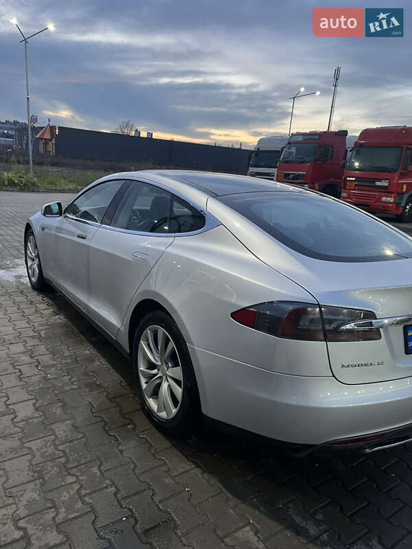 Лифтбек Tesla Model S 2013 в Киеве фото 8 Лифтбек Tesla Model S 2013 в Киеве