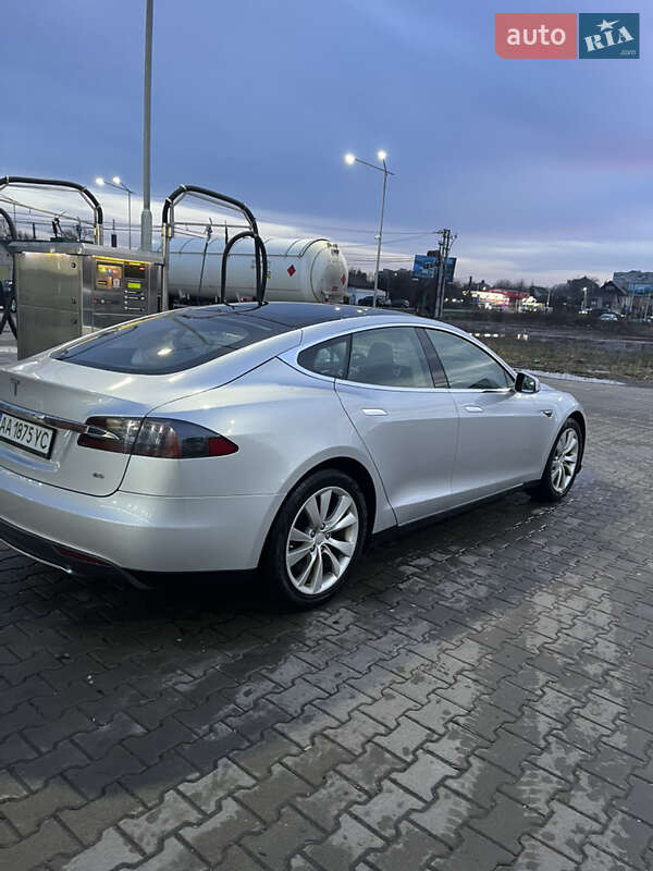 Ліфтбек Tesla Model S 2013 в Києві