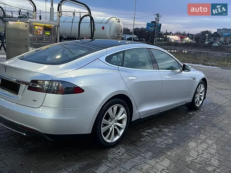Tesla Model S