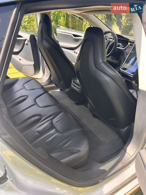 Ліфтбек Tesla Model S 2013 в Києві