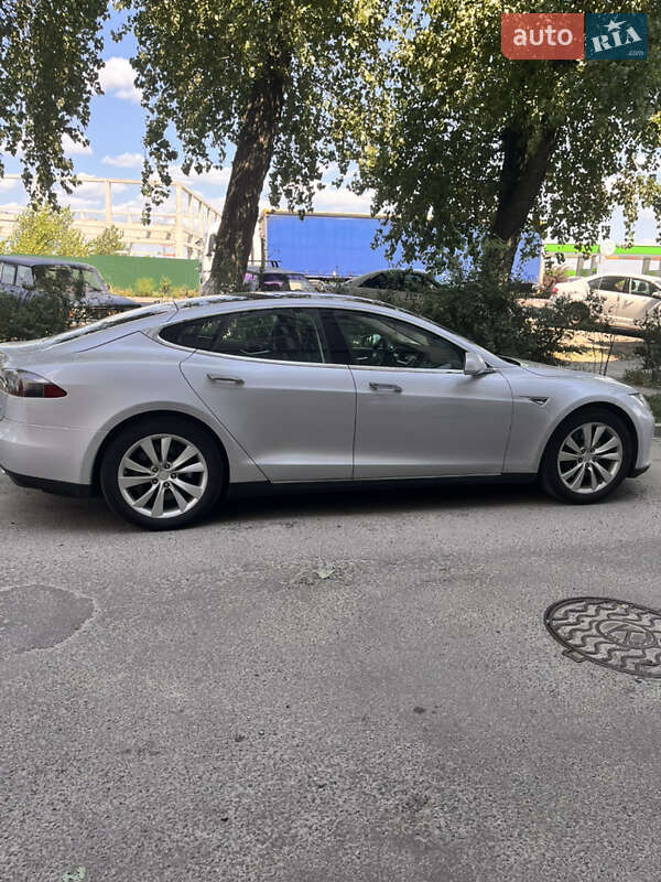 Лифтбек Tesla Model S 2013 в Киеве фото 7 Лифтбек Tesla Model S 2013 в Киеве
