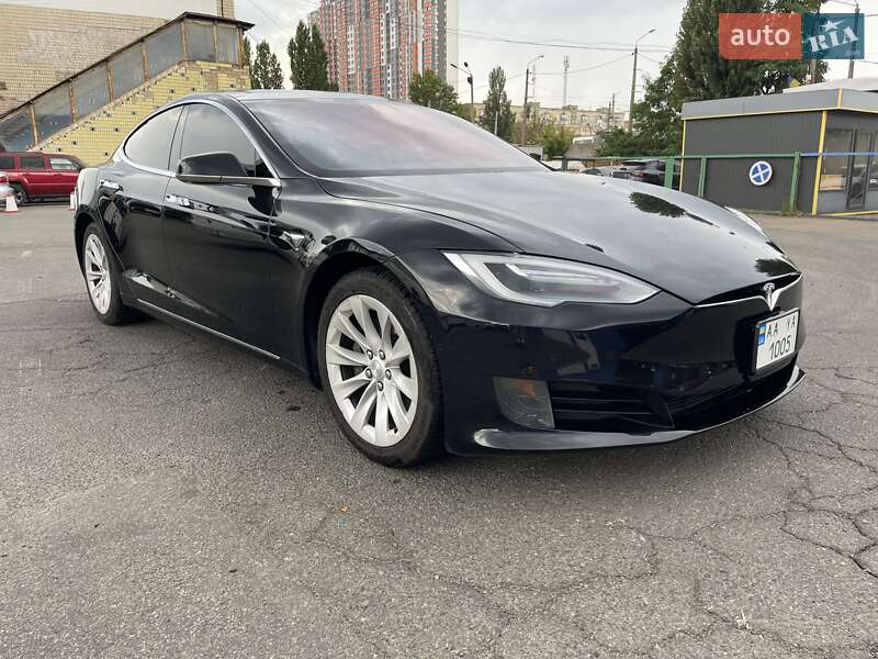 Ліфтбек Tesla Model S 2016 в Києві