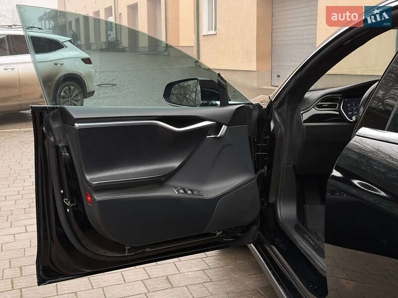 Лифтбек Tesla Model S 2015 в Тернополе фото 11 Лифтбек Tesla Model S 2015 в Тернополе