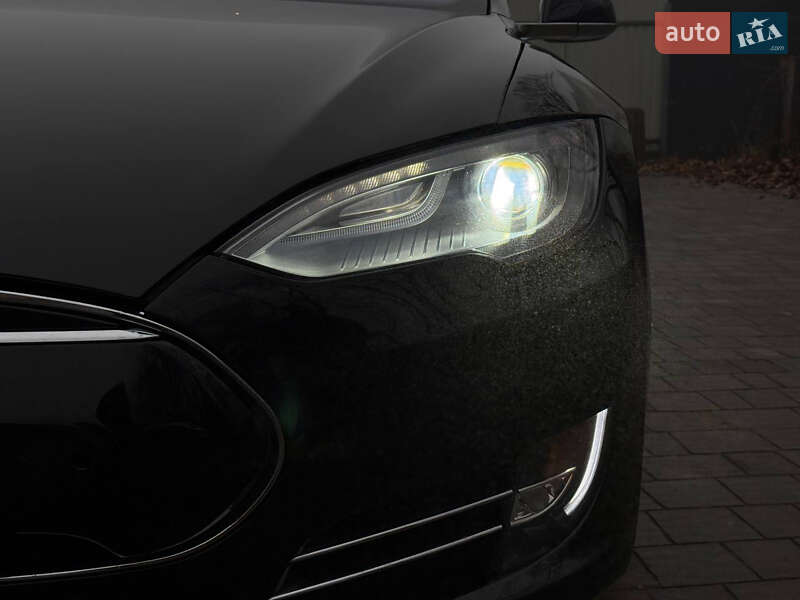 Лифтбек Tesla Model S 2015 в Тернополе фото 30 Лифтбек Tesla Model S 2015 в Тернополе